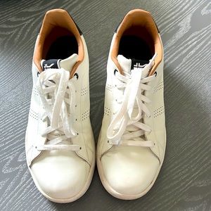 KURU Roam tennis shoes